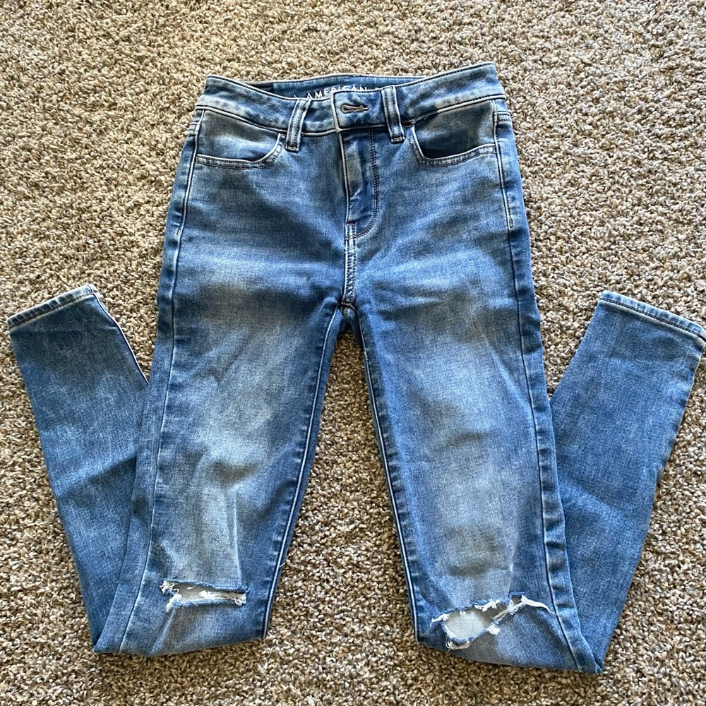 american eagle slightly ripped high waisted fit jeans 💕💕willing to negotiate